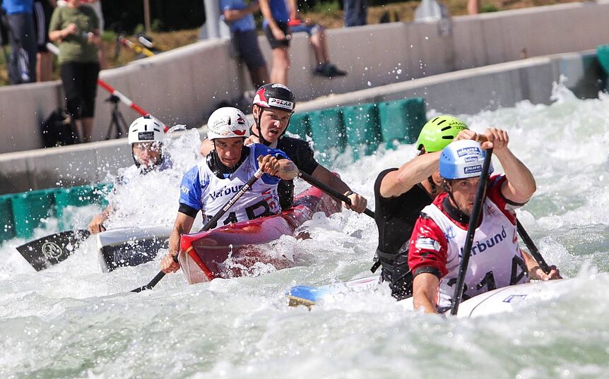 Wildwasser Canadier-2er Mannschaft in Wien