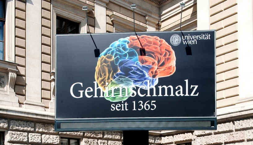 Plakat eines bunt eingefärbten Gehirns mit der Aufschrift: "Gehirnschmalz seit 1365"