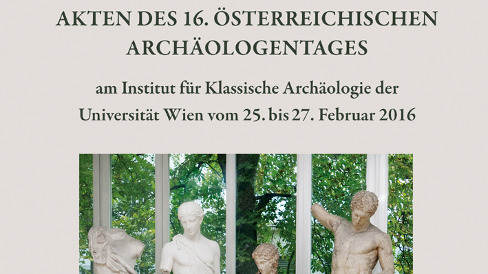 Coverabbildung der Akten des 16. Österreichischen Archäologentages 2016. Auf dem Cover sind vier Abgüsse von antiken Statuen aus der Sammlung des Instituts für Klassiche Archäologie zu sehen. Sie stehen vor einem Fenster mit Blick auf einen Baum (Abbildung: Phoibos-Verlag 2018)